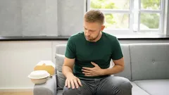 Azia após comer: o que a provoca e como obter alívio hoje mesmo