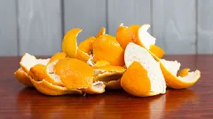 Acha que isto é lixo? A casca de laranja faz milagres no jardim