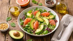 Uma combinação inesperada, mas muito saborosa: salada com abacate e toranja