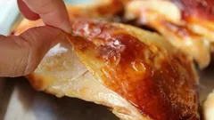 Pele de frango crocante — uma delícia ou um risco desnecessário?