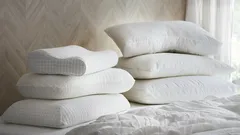 Como escolher uma almofada ortopédica para dormir melhor e ter menos dores no pescoço