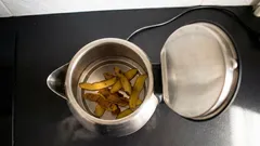 Como remover o calcário de uma chaleira sem o cheiro de vinagre