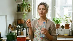 Como separar a gema da clara do ovo em 30 segundos usando uma garrafa vazia