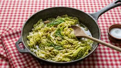 Sopa espessa de arroz com couve lombarda – ao estilo napolitano, que vai deixar você satisfeito