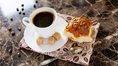 Qual é o melhor momento para tomar o seu primeiro café, para evitar uma queda de energia e sentir-se nervoso?