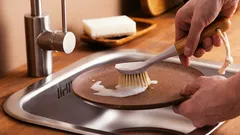 Esponja ou escova de loiça: qual é mais higiénica na tua cozinha