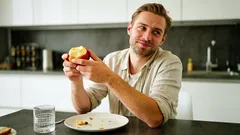 É possível comer fruta depois das refeições? A verdade sobre o inchaço de que raramente se fala